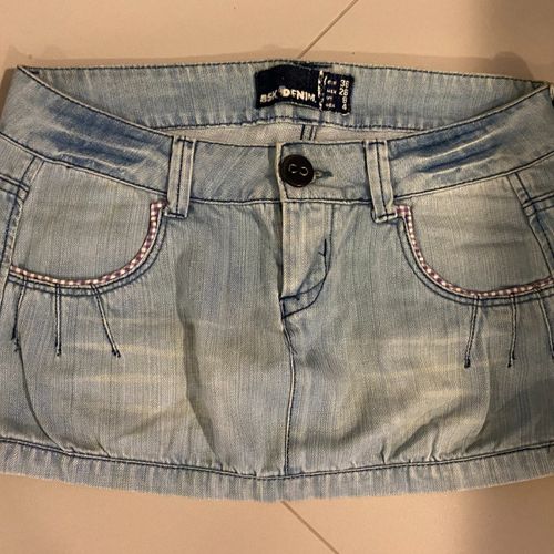 minissaia jeans bershka 121473854?action_source=69599&ref=home_home&rsp=1&rspix=1