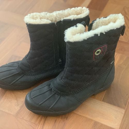 bota ugg feminina preta 38 138665573?action_source=75013&ref=home_home&rsp=1&rspix=1