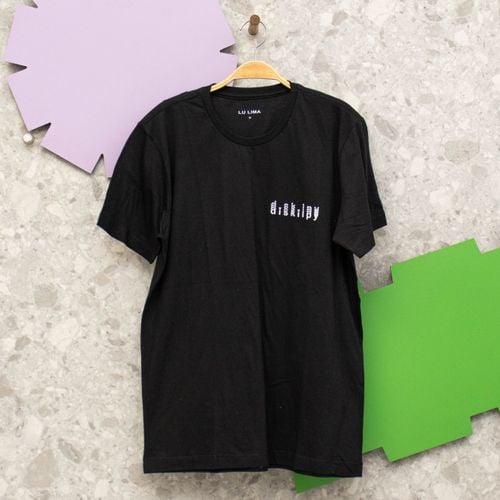 t shirt preta aiskilpy lu lima 138356507?action_source=77386&ref=home_home&rsp=1&rspix=1