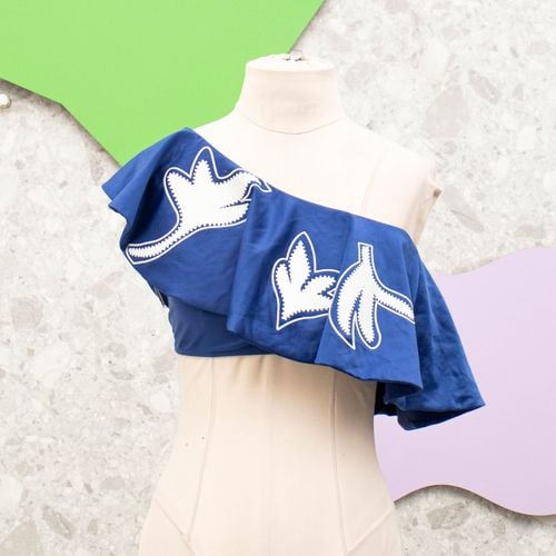 top azul escuro estampado 140599629?action_source=70390&ref=home_home&rsp=1&rspix=1