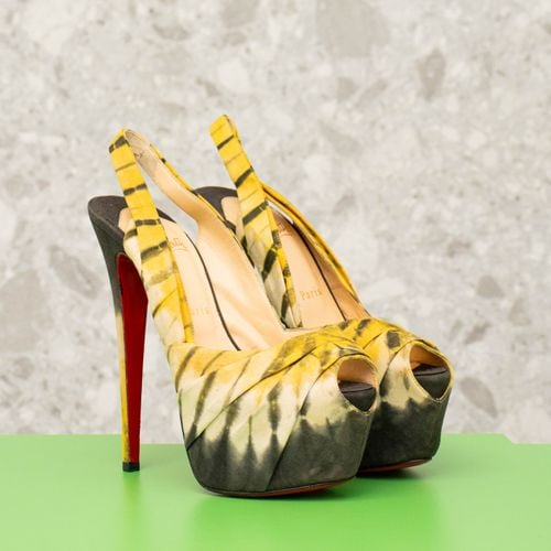 sandalia degrade couro christian louboutin 134964379?action_source=67421&ref=home_home&rsp=1&rspix=1