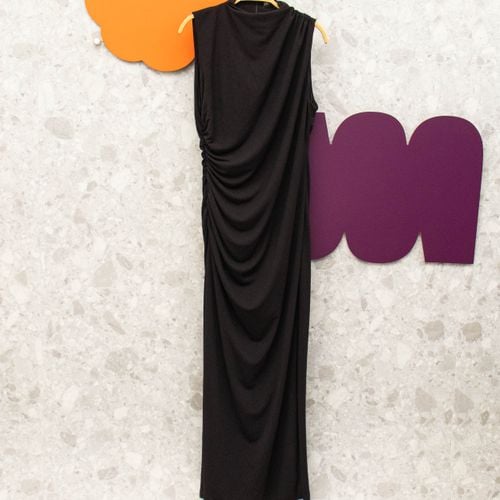 vestido longo preto drapeado zara 142330722?action_source=71446&ref=home_home&rsp=1&rspix=1