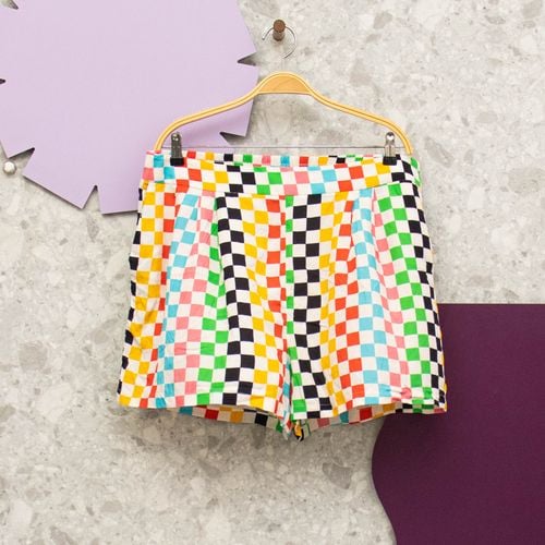 shorts colorido quadriculado bluesteel 137910271?action_source=69037&ref=home_home&rsp=1&rspix=1