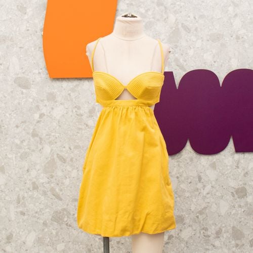 vestido mostarda adriana degreas 143390191?action_source=72238&ref=home_home&rsp=1&rspix=1