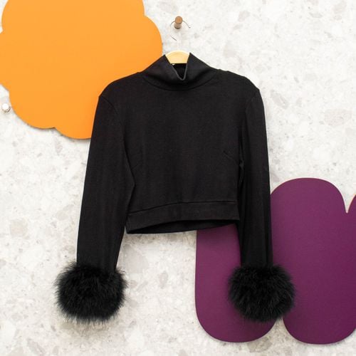 cropped preto plumas 142330723?action_source=71446&ref=home_home&rsp=1&rspix=1