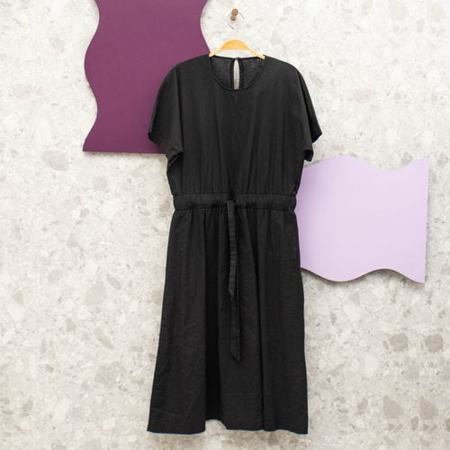 vestido midi preto basic 141166201?action_source=70621&ref=home_home&rsp=1&rspix=1