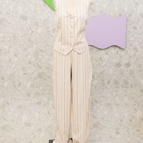 conjunto off white listrado rudely 140599655?action_source=70390&ref=home_home&rsp=1&rspix=1