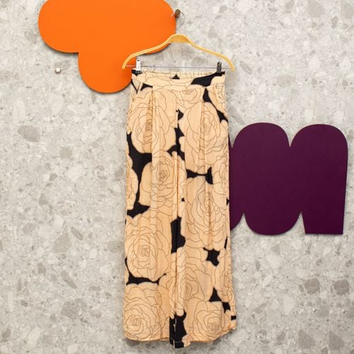 calca preta floral 136321441?action_source=68212&ref=home_home&rsp=1&rspix=1