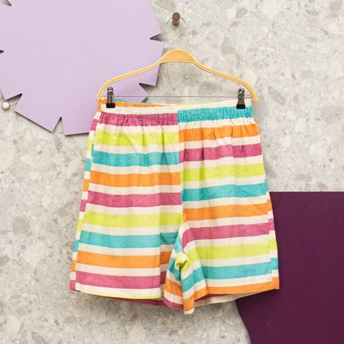 shorts listras coloridas calma sp 137910306?action_source=69037&ref=home_home&rsp=1&rspix=1