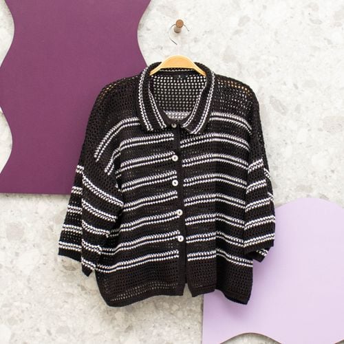 camisa tricot preta listrada loja tres 141166322?action_source=70621&ref=home_home&rsp=1&rspix=1