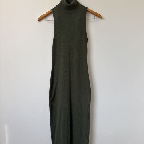 vestido zara canelado gola alta p 143864089?action_source=75772&ref=home_home&rsp=1&rspix=1