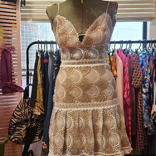 vestido curto alca para verao numero 38 iorane 129889889?action_source=68477&ref=home_home&rsp=1&rspix=1