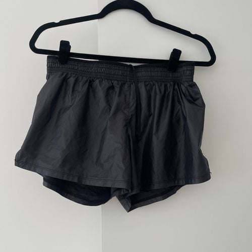 short nike de academia preto m 145271618?action_source=75018&ref=home_home&rsp=1&rspix=1