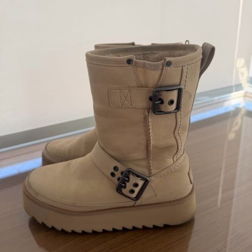 bota de neve ugg bege 143885630?action_source=72965&ref=home_home&rsp=1&rspix=1
