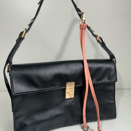 bolsa schutz couro preta media 145147282?action_source=64648&ref=home_home&rsp=1&rspix=1