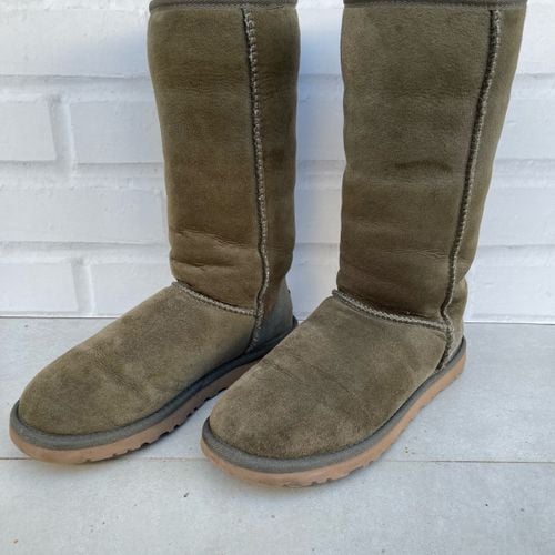 bota ugg classic tall ii verde 143680447?action_source=72965&ref=home_home&rsp=1&rspix=1
