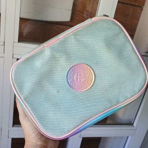 estojo escolar grande 134584672?action_source=67388&ref=home_home&rsp=1&rspix=1