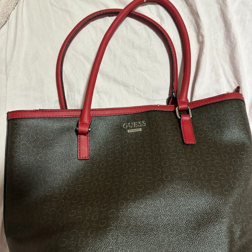 bolsa guess estruturada 134491984?action_source=71545&ref=home_home&rsp=1&rspix=1