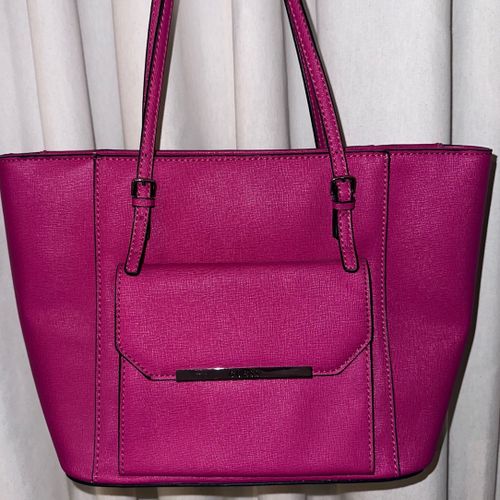 bolsa guess rosa pink 140179106?action_source=71545&ref=home_home&rsp=1&rspix=1
