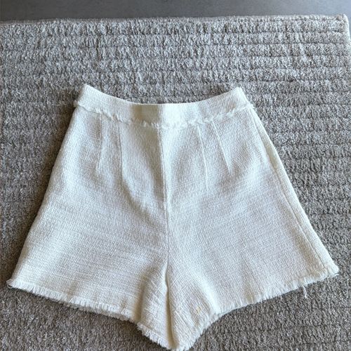 shorts zara alfaiataria branco 147506195?action_source=75772&ref=home_home&rsp=1&rspix=1