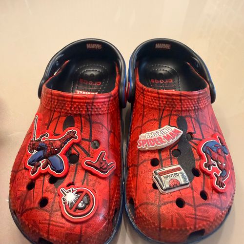 crocs infantil homem aranha 20cm 145063474?action_source=74617&ref=home_home&rsp=1&rspix=1