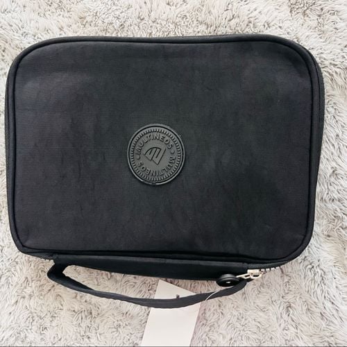 estojo escolar infantil divisorias preto 133875781?action_source=67388&ref=home_home&rsp=1&rspix=1