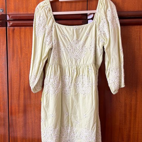 vestido em laise verde 106943994?action_source=68477&ref=home_home&rsp=1&rspix=1