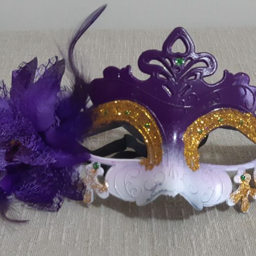 mascara carnaval flor roxa dourado fantasias 117561249?action_source=67456&ref=home_home&rsp=1&rspix=1