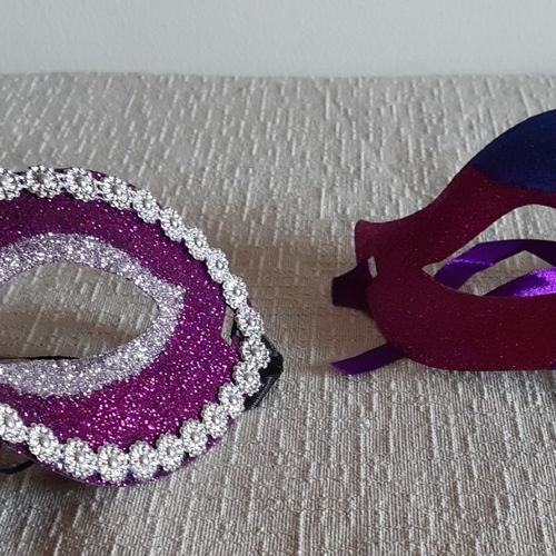 conj 02 pcs mascaras carnaval brilhos fantasias 117607079?action_source=67456&ref=home_home&rsp=1&rspix=1