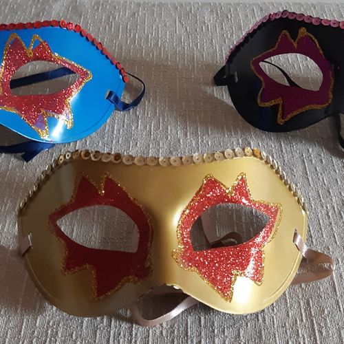 conj 03 pcs mascaras carnaval brilhos lantejoulas 117562352?action_source=67456&ref=home_home&rsp=1&rspix=1