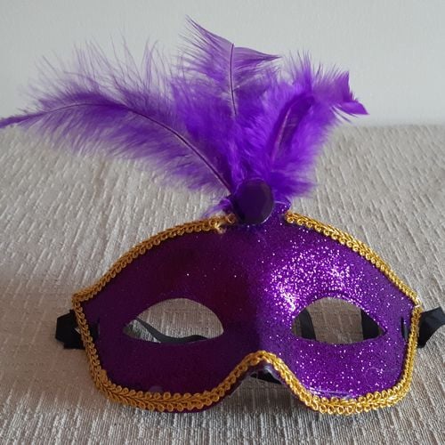 mascara carnaval roxo penas fantasias 116153347?action_source=67456&ref=home_home&rsp=1&rspix=1