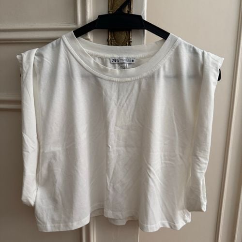 camiseta cropped branca 131265561?action_source=75772&ref=home_home&rsp=1&rspix=1
