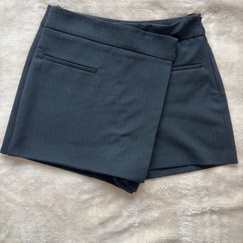shorts saia alfaiataria preto zara pp 149561076?action_source=75772&ref=home_home&rsp=1&rspix=1
