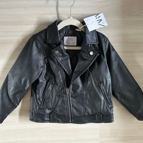 jaqueta biker zara preta 3 4 anos 144723274?action_source=67222&ref=home_home&rsp=1&rspix=1