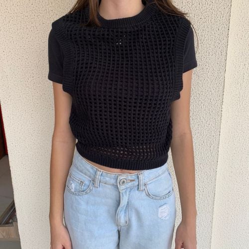 colete em trico curto preto 112459519?action_source=68872&ref=home_home&rsp=1&rspix=1