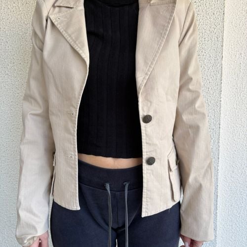 blazer feminino pyong an bege 42 146171158?action_source=72767&ref=home_home&rsp=1&rspix=1