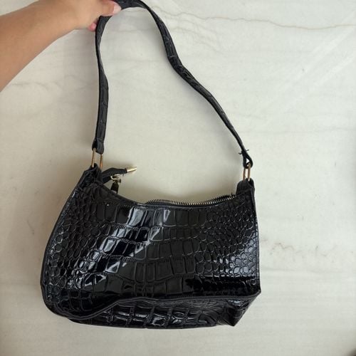 bolsa baguete preta estampa croco 151953642?action_source=76035&ref=home_home&rsp=1&rspix=1