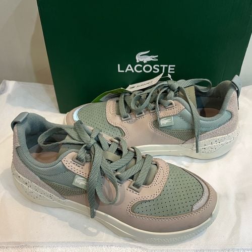 tenis 35 lacoste original novo couro legitimo nude e verde cadarco 102756191?action_source=66827&ref=home_home&rsp=1&rspix=1