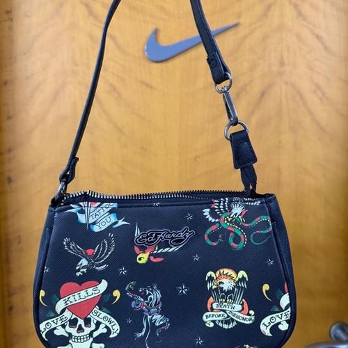 bolsa ed hardy 136453058?action_source=72140&ref=home_home&rsp=1&rspix=1