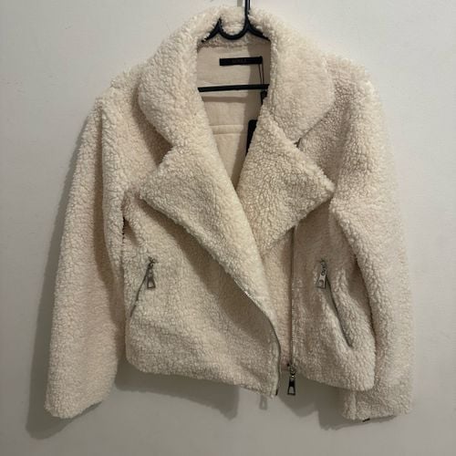 jaqueta animale pelo fake off white 38 141941405?action_source=73496&ref=home_home&rsp=1&rspix=1