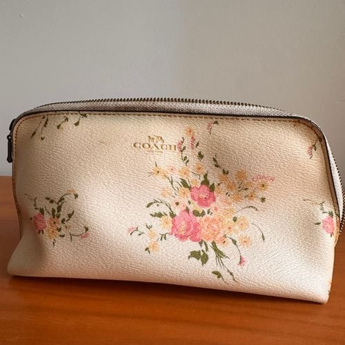 necessaire coach floral creme 151921175?action_source=67222&ref=home_home&rsp=1&rspix=1