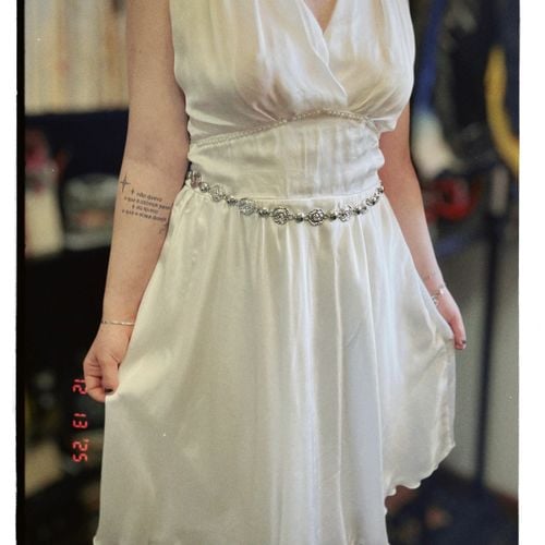 vestido de cetim com perolas 133318835?action_source=66695&ref=home_home&rsp=1&rspix=1