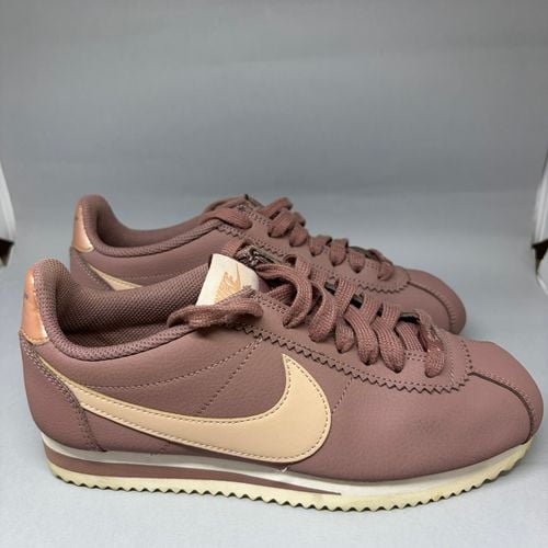 tenis nike classic cortez leather rosa 34 146640781?action_source=31946&ref=home_home&rsp=1&rspix=1