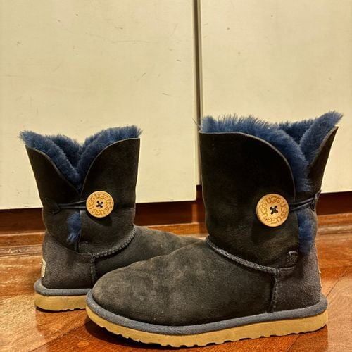 ugg azul marinho cano medio 107401351?action_source=72965&ref=home_home&rsp=1&rspix=1