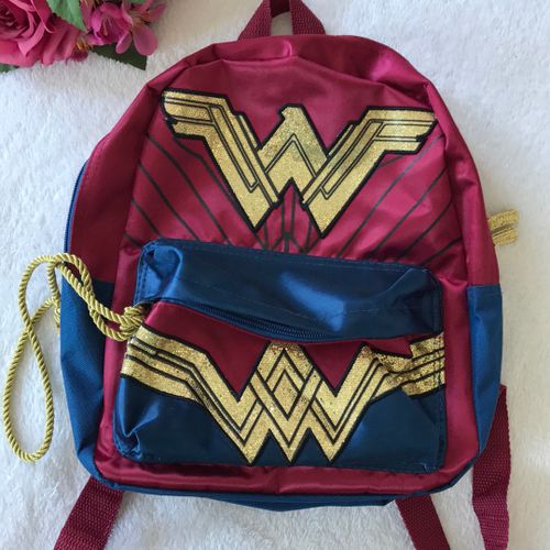 mochila mulher maravilha 128974160?action_source=66794&ref=home_home&rsp=1&rspix=1