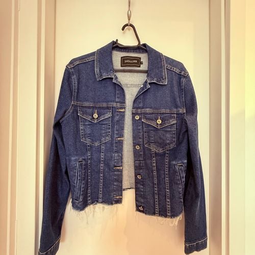 jaqueta jeans shoulder tamanho p 131264774?action_source=71480&ref=home_home&rsp=1&rspix=1