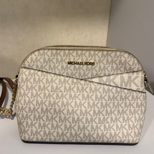 bolsa michael kors monograma 150419300?action_source=76035&ref=home_home&rsp=1&rspix=1
