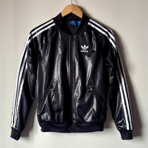 jaqueta adidas originals preta feminina 150102945?action_source=75473&ref=home_home&rsp=1&rspix=1