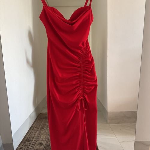 vestido midi zara vermelho drapeado 139992217?action_source=31319&ref=home_home&rsp=1&rspix=1