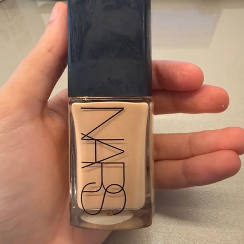 base liquida nars sheer glow deauville light 4 153512035?action_source=67222&ref=home_home&rsp=1&rspix=1